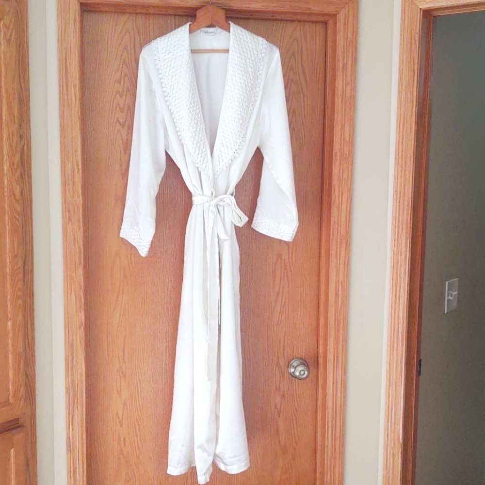 Vintage Adonna Beautiful Ivory Bridal Long Silky Robe